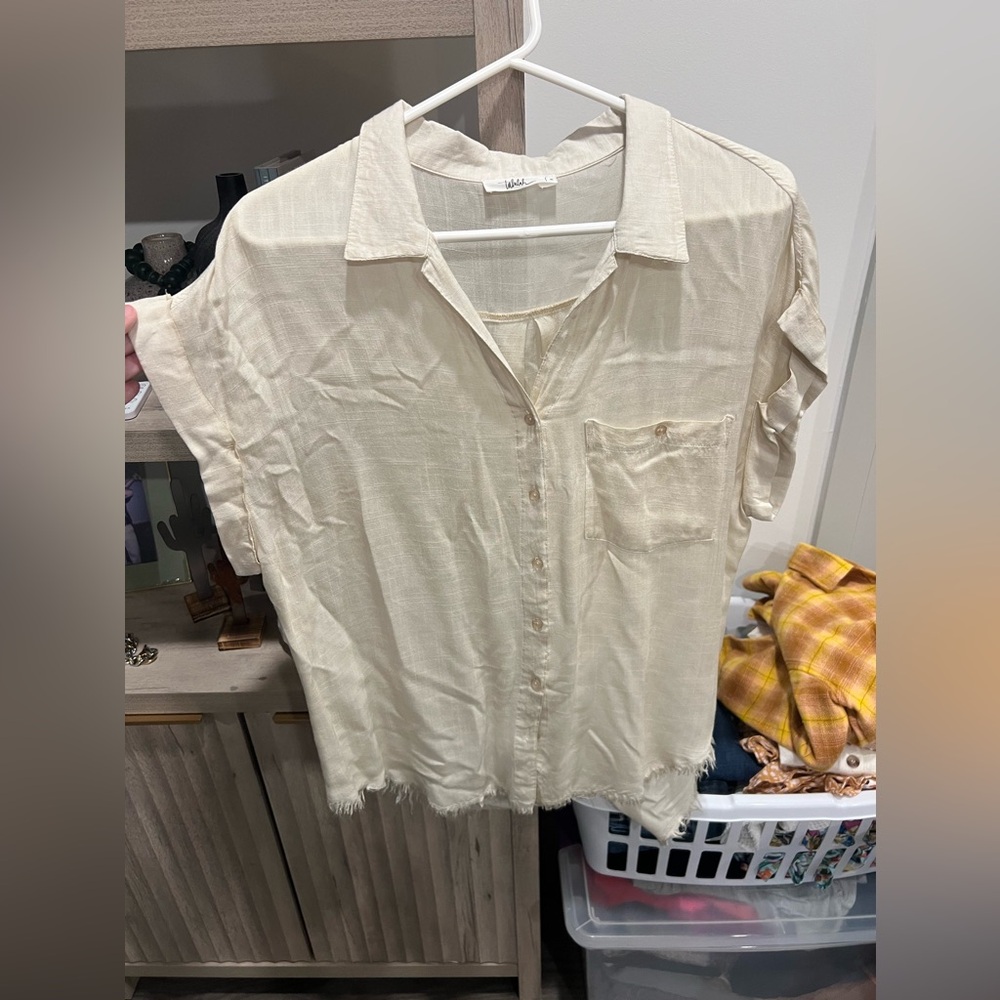 💰Short sleeve blouse with frayed hem